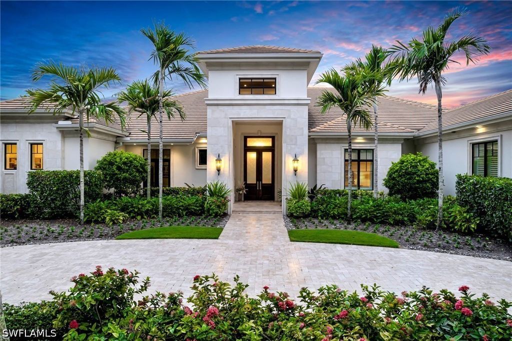 385 Colony Dr, Naples