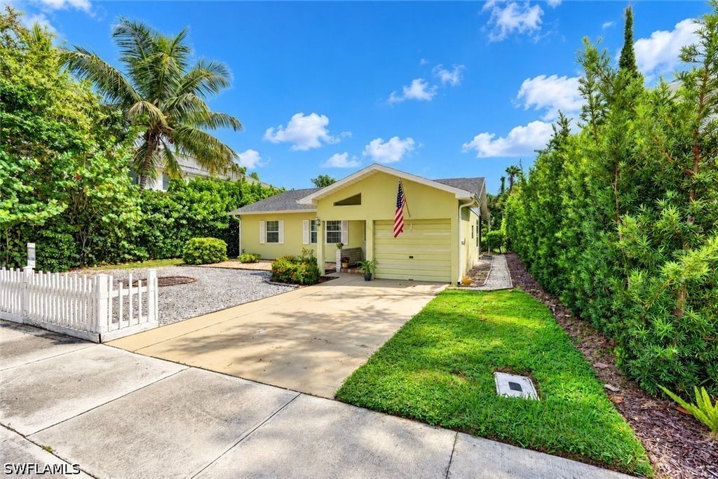 442 Central Ave, Naples