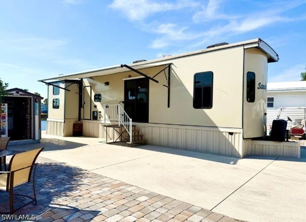 564 Cattleya Refuge 564, Naples