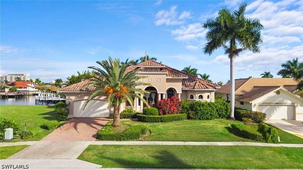 879 Banyan Ct, Marco Island