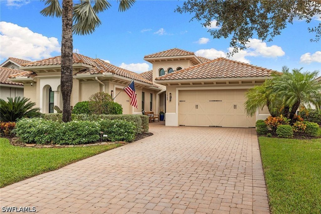 12388 Wisteria Dr, Naples