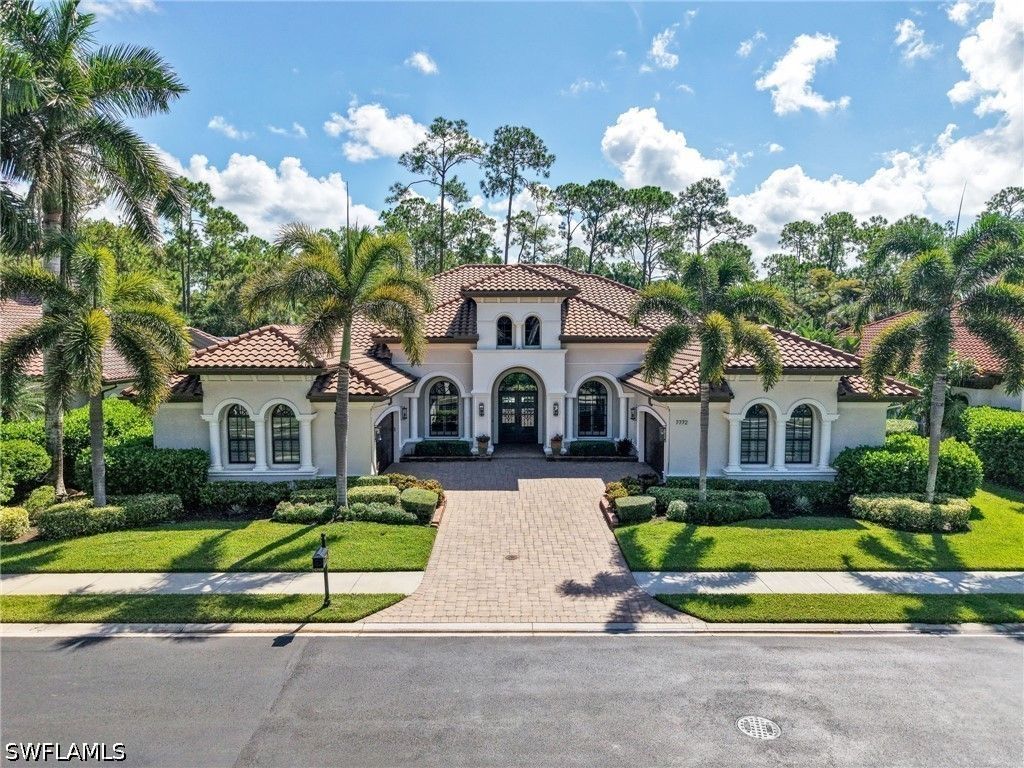 7772 Classics Dr, Naples