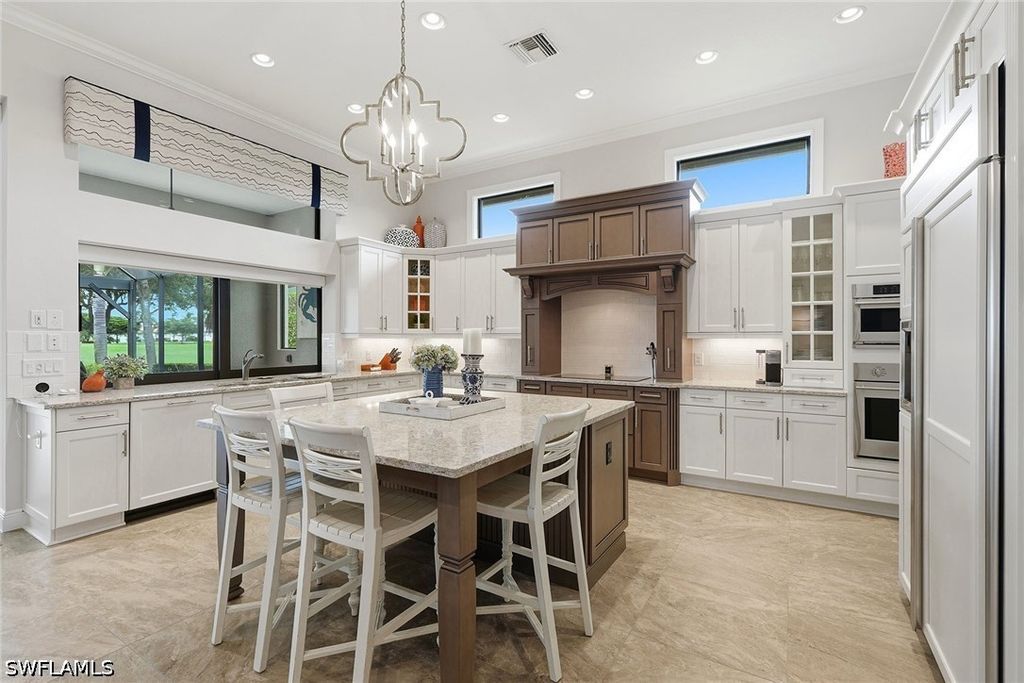 12465 Lockford Ln, NAPLES