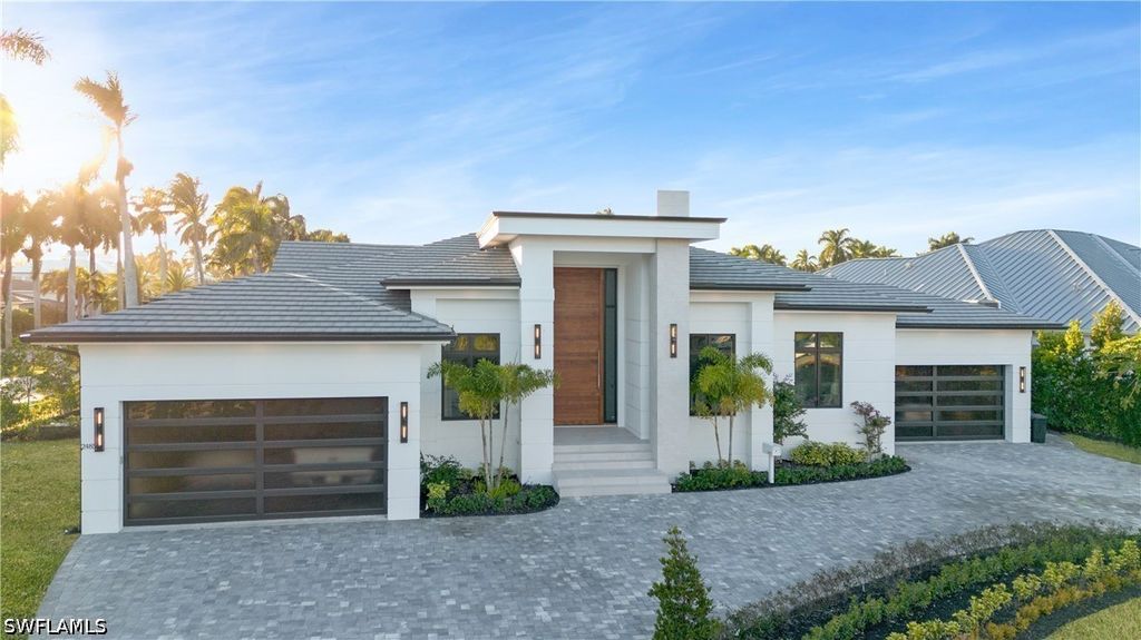 2485 Crayton Rd, Naples