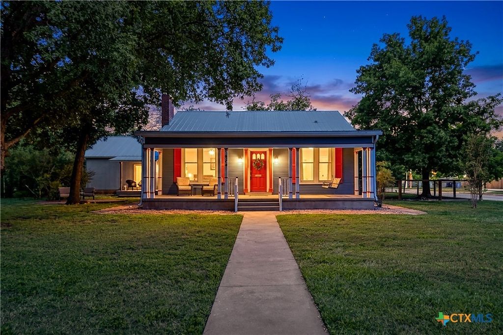 966 Bismark Street, Seguin Property Listing: MLS® #627065