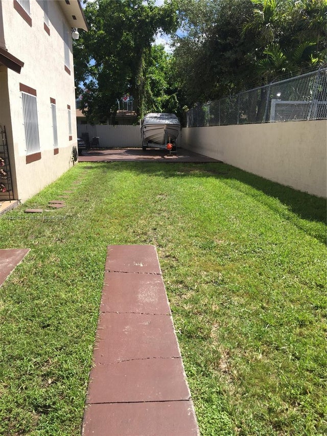 3 of 5 - 160 Nw 27th St, Miami, FL
