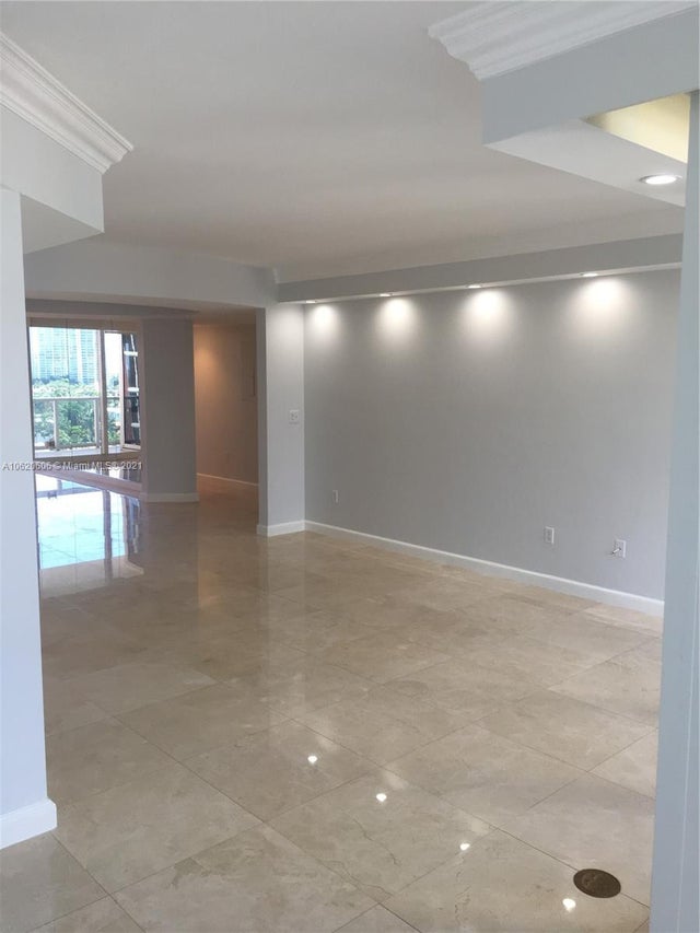 5 of 24 - 19333 Collins Ave 1109, Sunny Isles Beach, FL