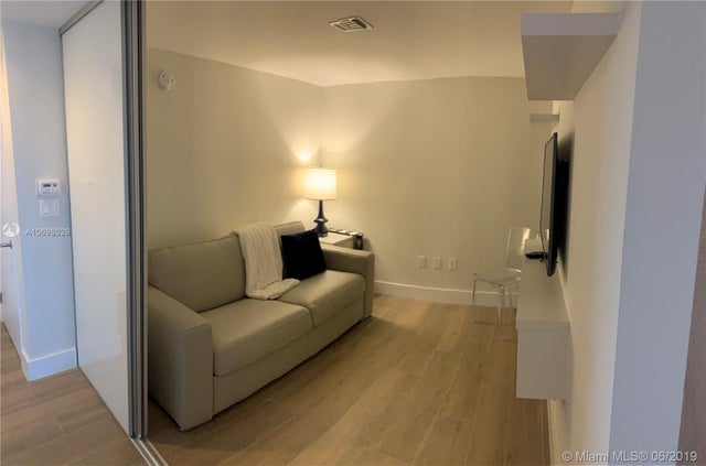 1 of 35 - 16385 Biscayne Blvd 1916, North Miami, FL