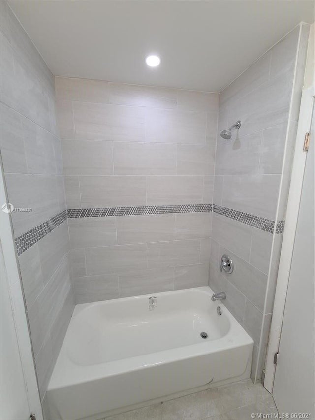 4 of 16 - 4020 Del Rio Way 4020, Sunrise, FL