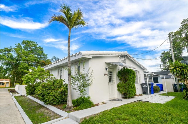 2 of 76 - 1716 N 16th Ct, Hollywood, FL