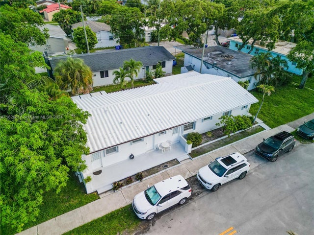 3 of 76 - 1716 N 16th Ct, Hollywood, FL