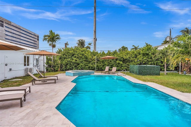 4 of 68 - 713 Ne 7th St, Hallandale Beach, FL