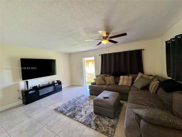 4 of 24 - 1727 Sw 21st St, Fort Lauderdale, FL