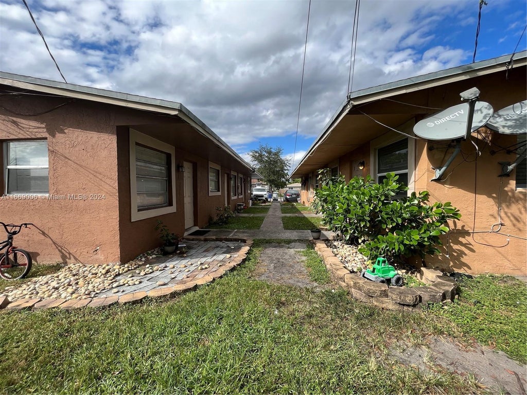 3024 Nw 2nd St, Pompano Beach