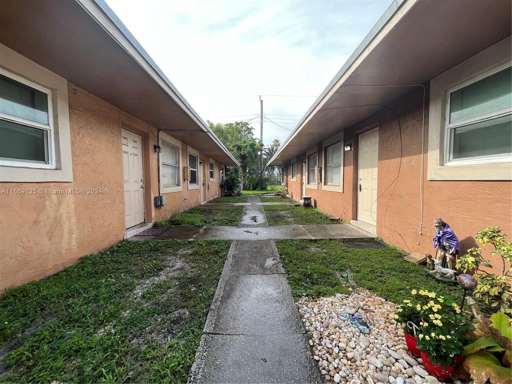3028 Nw 2nd St, Pompano Beach