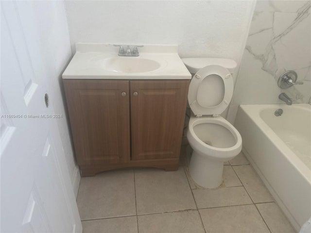 2 of 10 - 612 Nw 2nd Ave, Hallandale Beach, FL
