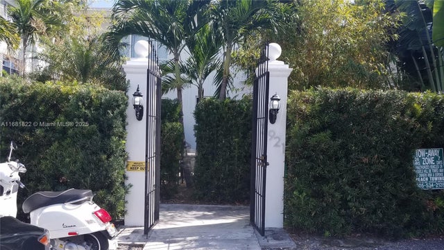 3 of 29 - 3921 N Meridian Ave, Miami Beach, FL