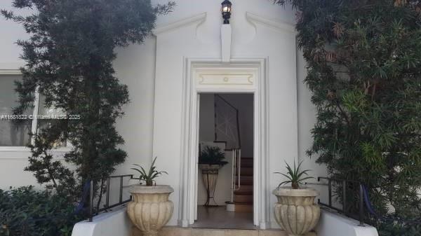 4 of 29 - 3921 N Meridian Ave, Miami Beach, FL