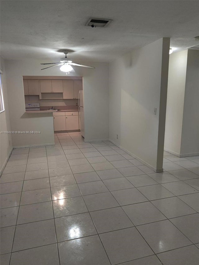 5 of 13 - 844 Sw 10th St, Hallandale Beach, FL