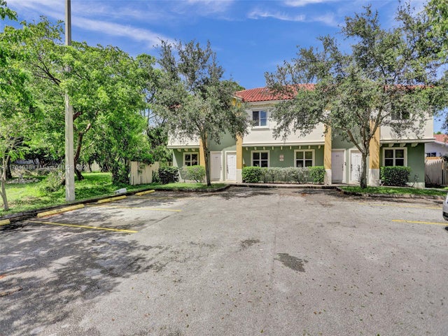 1 of 21 - 421 Nw 40th Ct, Oakland Park, FL