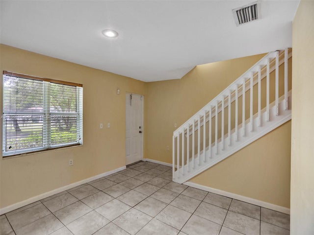 3 of 21 - 421 Nw 40th Ct, Oakland Park, FL