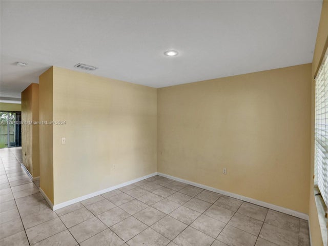 4 of 21 - 421 Nw 40th Ct, Oakland Park, FL
