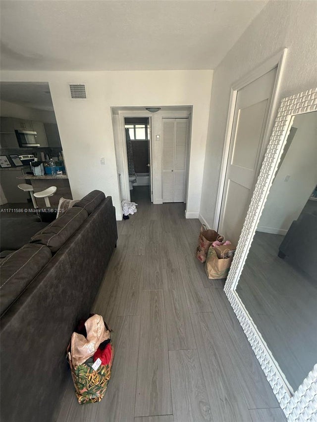 4 of 19 - 241 Nw 34th Ter, Miami, FL