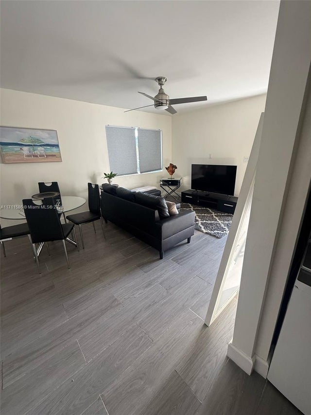 5 of 19 - 241 Nw 34th Ter, Miami, FL