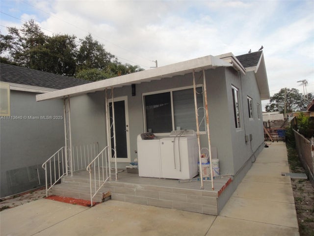3 of 32 - 1053 Nw 34th Ave, Miami, FL
