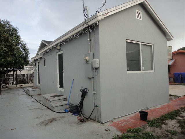 4 of 32 - 1053 Nw 34th Ave, Miami, FL