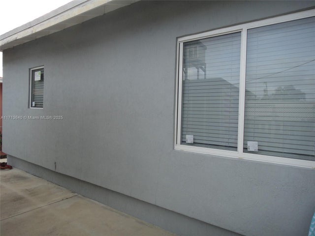 5 of 32 - 1053 Nw 34th Ave, Miami, FL