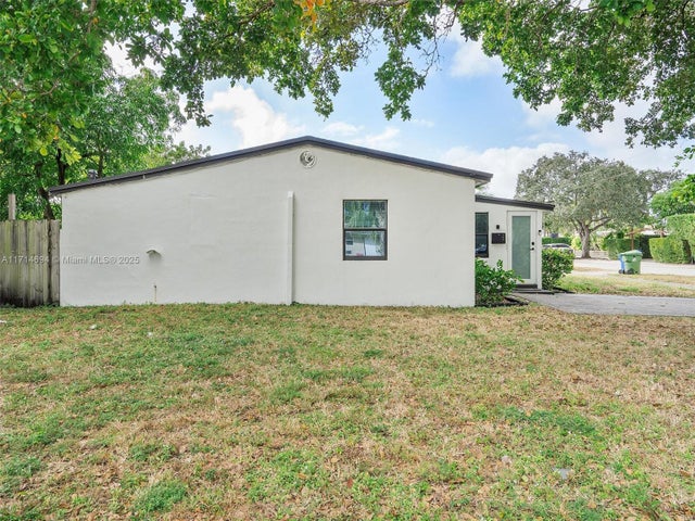 4 of 43 - 300 Sw 23rd St, Fort Lauderdale, FL