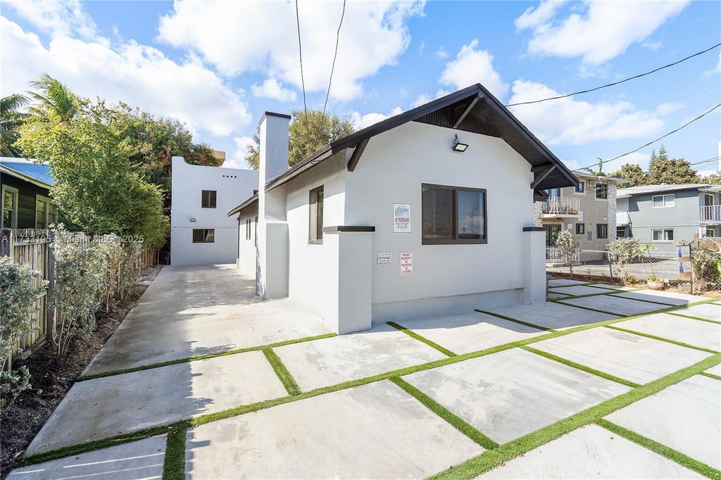 418 Nw 9th Ave, Miami
