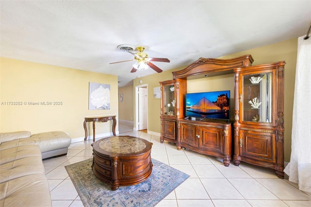 4 of 40 - 8406 Nw 35th St, Coral Springs, FL
