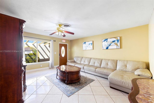 5 of 40 - 8406 Nw 35th St, Coral Springs, FL