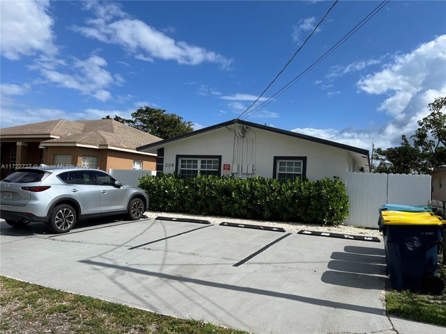 1 of 35 - 228 Nw 9th Ave, Dania Beach, FL