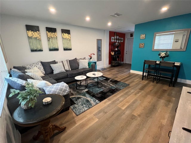 2 of 35 - 228 Nw 9th Ave, Dania Beach, FL