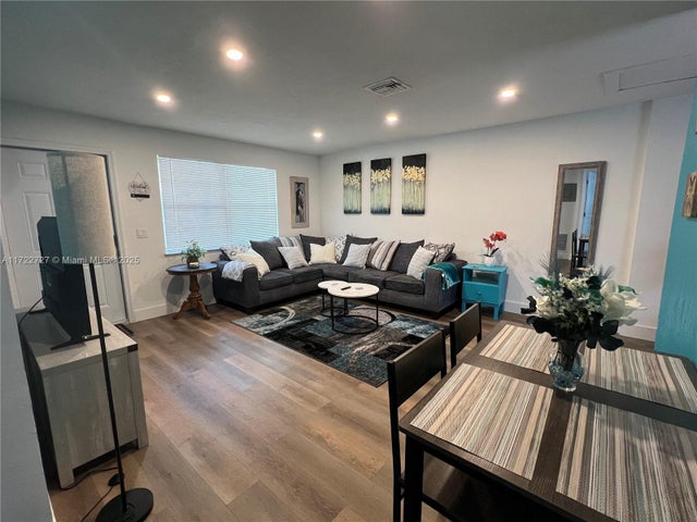 3 of 35 - 228 Nw 9th Ave, Dania Beach, FL