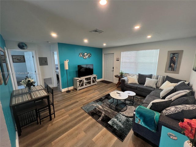 4 of 35 - 228 Nw 9th Ave, Dania Beach, FL