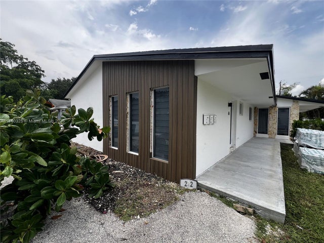 2 of 35 - 222 Sw 8th St, Dania Beach, FL