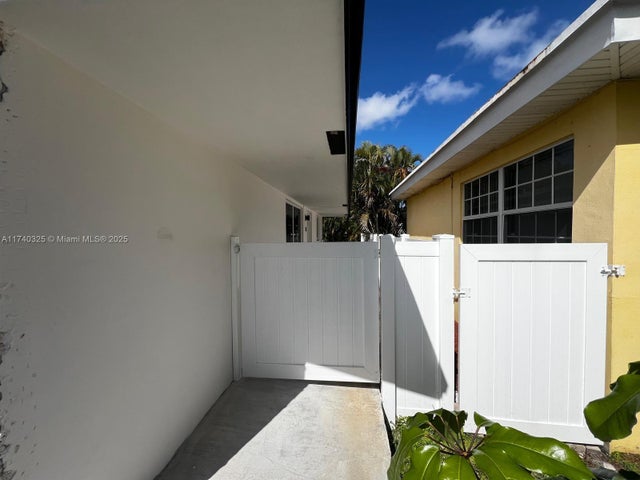 3 of 35 - 222 Sw 8th St, Dania Beach, FL