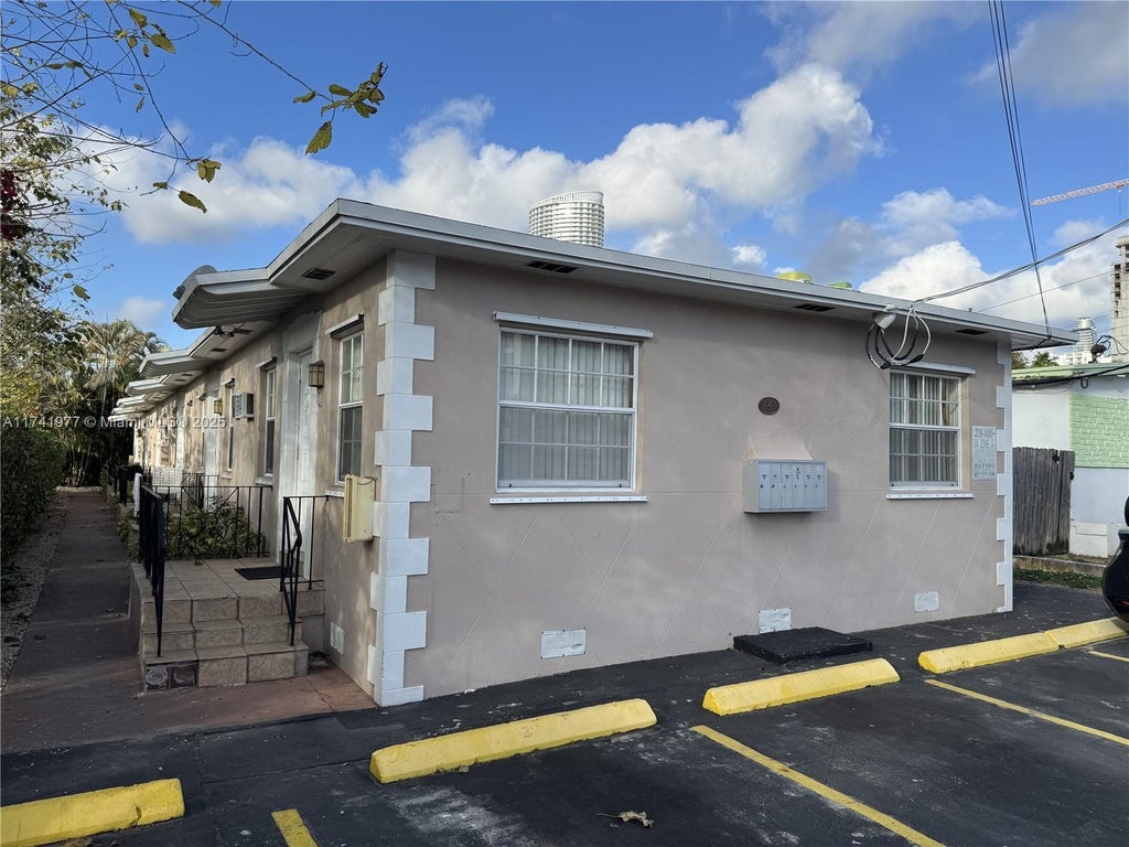 441 Sw 10th St, Miami