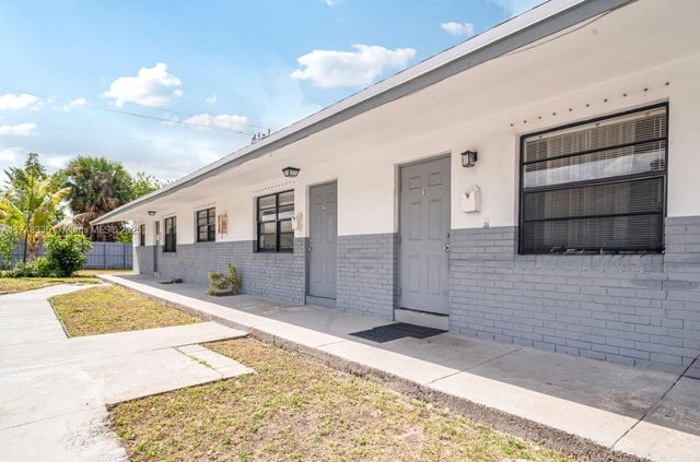 1 of 13 - 4030 Sw 19th St, West Park, FL