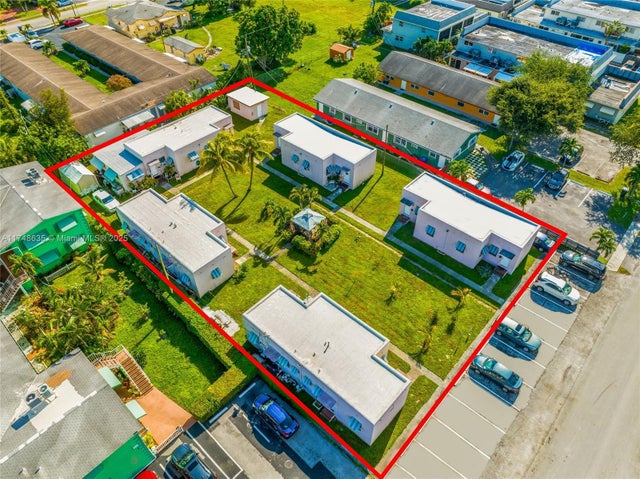 1 of 20 - 2432 Taylor St, Hollywood, FL