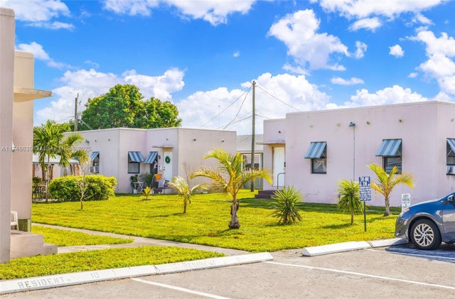 2 of 20 - 2432 Taylor St, Hollywood, FL