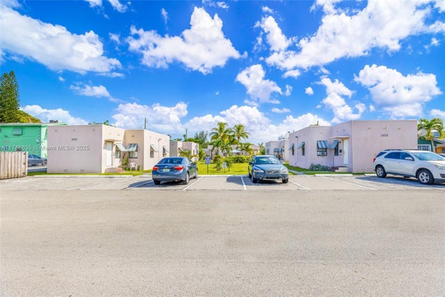 3 of 20 - 2432 Taylor St, Hollywood, FL