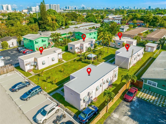4 of 20 - 2432 Taylor St, Hollywood, FL