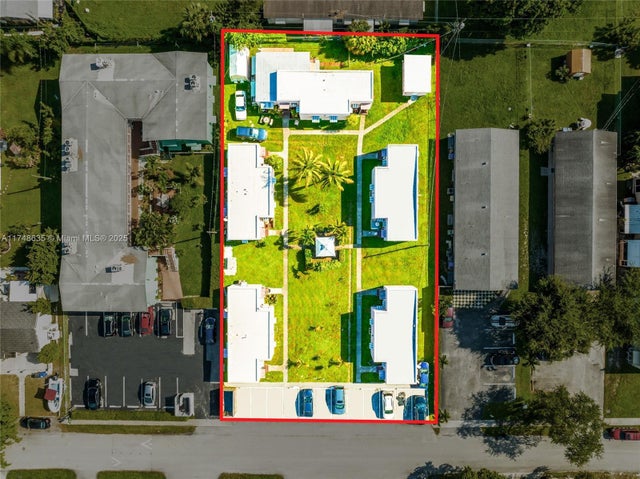 5 of 20 - 2432 Taylor St, Hollywood, FL