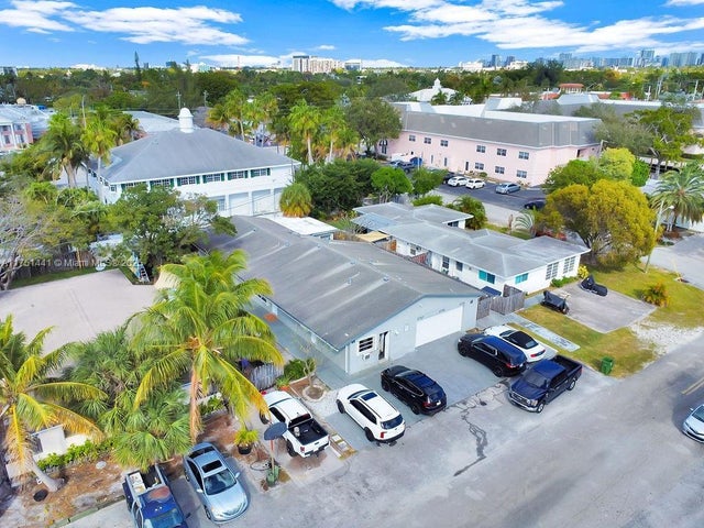 3 of 39 - 1717 Ne 25th St, Wilton Manors, FL