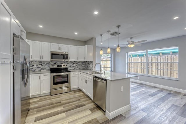 4 of 39 - 1717 Ne 25th St, Wilton Manors, FL